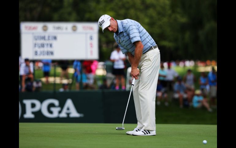 Jim Furyk termina la primera ronda del PGA Championship de líder empatado con Adam Scott con (-5). AFP /