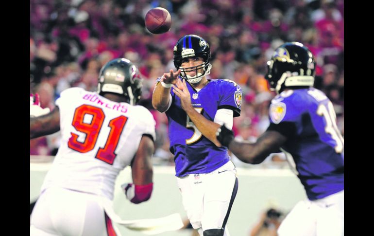 En ritmo. Joe Flacco ejecuta un pase durante el primer cuarto del juego. AP /