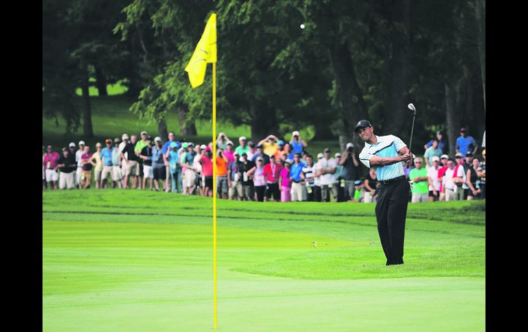 Uno arriba. Tiger Woods finalizó la primera ronda con una tarjeta de 71 golpes, uno sobre el par de campo. AFP /