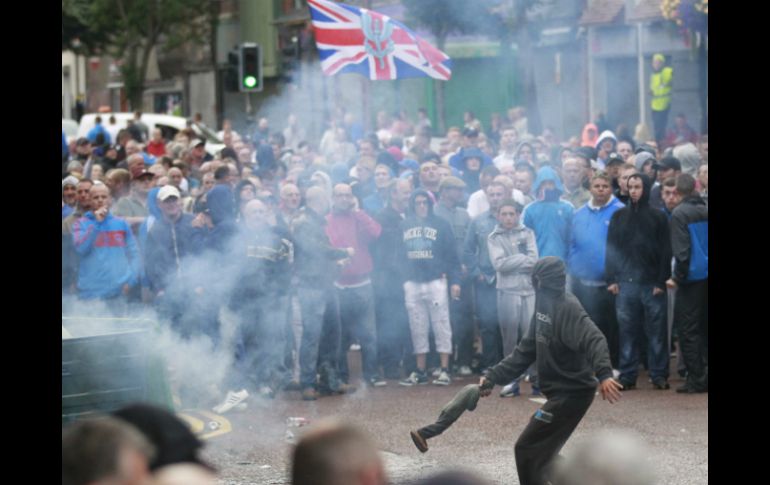 Protestan contra una ley que desde hace más de cuatro décadas autoriza la detención sin procesamiento en Irlanda del Norte. AP /