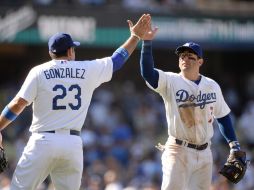 Adrián González fue pieza clave en la victoria de Los Dodgers por cinco carreras sobre las Manterrayas de Tampa Bay .  /