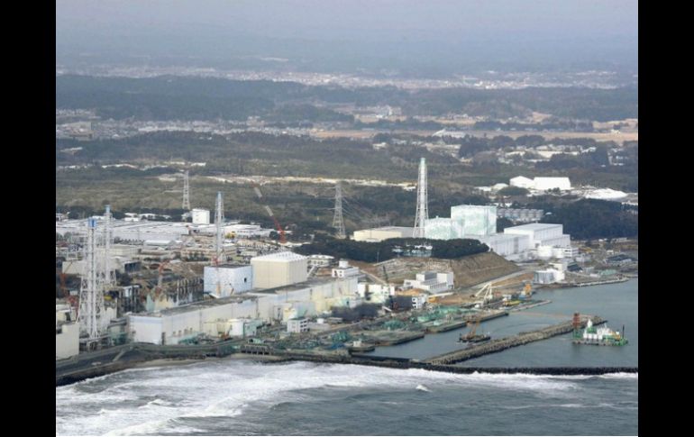 El agua radiactiva subterránea de la central nuclear de Fukushima se está filtrando al mar. ARCHIVO /