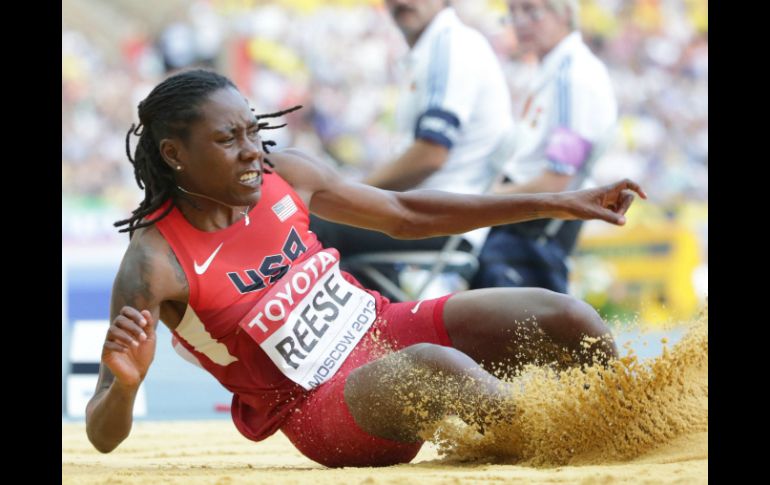 Brittney supera a Blessing Okagbaré y a Ivana Spanovic para colgarse el oro. AFP /