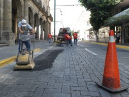 Urgen a que los recursos sean utilizados para arreglar y evitar los baches en Guadalajara. ARCHIVO /