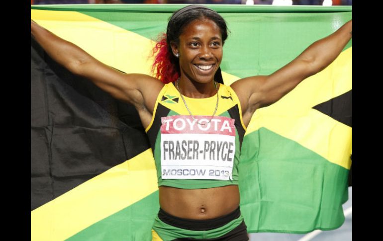 Shelly-Ann Fraser-Pryce arrasa con la competencia, ganando su segundo campeonato mundial en los 100 metros. AFP /