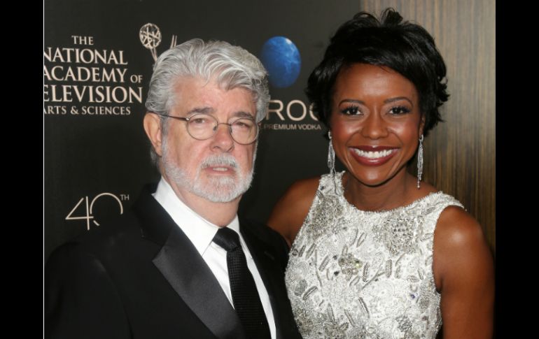 El director de cine George Lucas de 69 años y su esposa Mellody Hobson de 44, tienen su primera hija biológica en común. ARCHIVO /