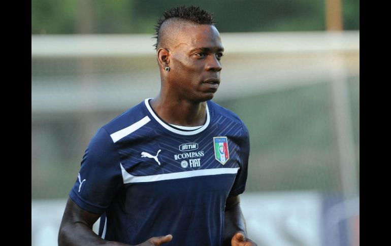 Mario Balotelli durante el entrenamiento del equipo en el Estadio Olímpico de Roma el día de ayer. EFE /