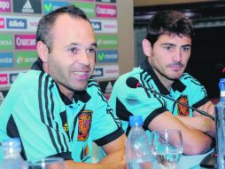 Andrés Iniesta e Iker Casillas son las cartas fuertes de España en su visita a Ecuador. EFE /