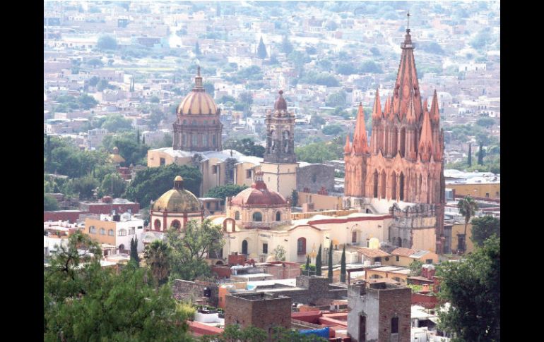 Los altos costos de vivienda en EU hacen que los jubilados busquen destinos para vivir en México. En la imagen, San Miguel de Allende.  /