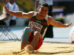 En su tercer salto, Rivera marcó 8.04 metros. AFP /