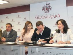 En la imagen, directivos del Comude y regidores presentan la próxima inversión en unidades.  /