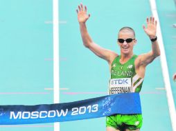 Solo. Robert Heffernan cruza la línea de meta en primer lugar. AFP /