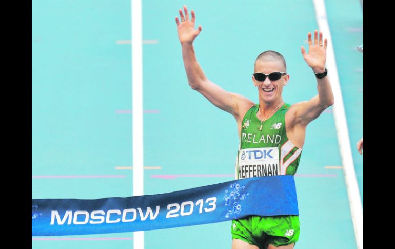 Solo. Robert Heffernan cruza la línea de meta en primer lugar. AFP /