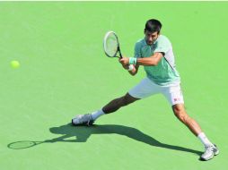 El que le falta. Novak Djokovic responde a una bola durante su partido. El serbio no ha ganado nunca el Masters de Cincinnati. EFE /