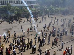 Fuerzas de seguridad y militares desalojaron de manera violenta a los manifestantes pro Morsi que ocupaban dos campamentos en Egipto. AP /