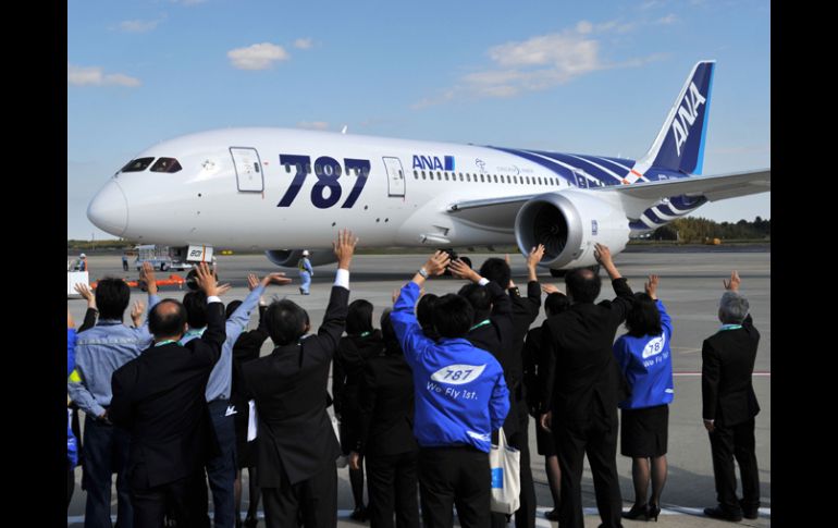 El primero de 19 aviones Boeing 787 Dreamliner de Aeroméxico aterrizará este viernes por la tarde en el AICM. ARCHIVO /