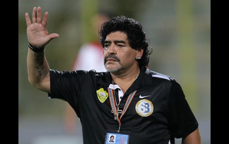 Diego Armando Maradona atenderá a los jugadores cuando no esté en Dubai. ARCHIVO /