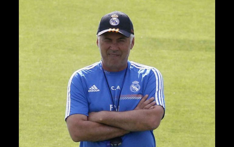 El entrenador del Real Madrid, el italiano Carlo Ancelotti, durante el entrenamiento del equipo, en la Ciudad Deportiva de Valdebebas. EFE /