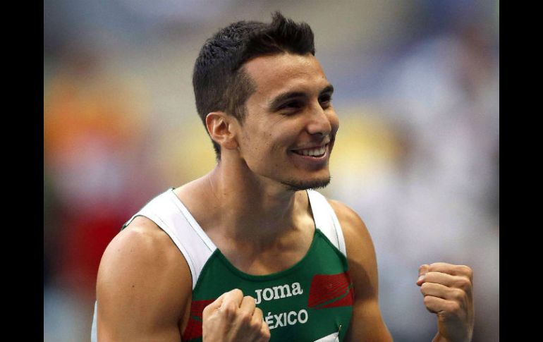 El Presidente reconoció el logro del mexicano Luis Rivera por su triunfo en el Mundial de Atletismo de Moscú 2013. EFE /