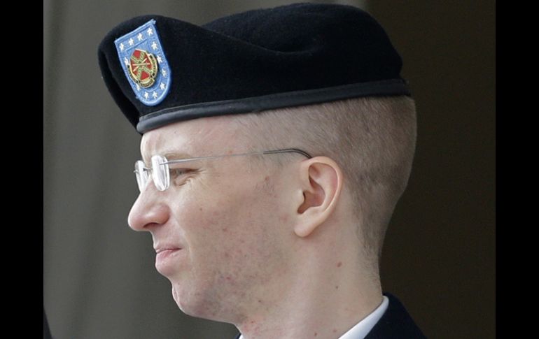 El soldado Bradley Manning ha dicho que se arrepiente del daño que causó a EU con la filtración de documentos. AP /