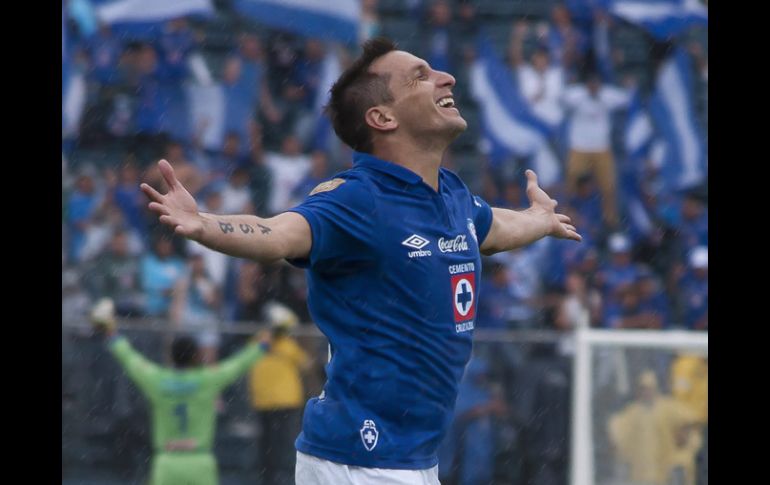 Christian Giménez sigue siendo la 'bujía' del Cruz Azul. NTX /