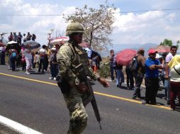 La movilización fue vigilada por el Ejército Mexicano para evitar cualquier incidente. ARCHIVO /