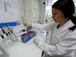 La comunidad científica se encuentra estudiando varios métodos que se pueden emplear para combatir el cáncer. ARCHIVO /