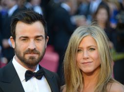 Jennifer Aniston dice no tener prisa por casarse con Justin Theroux, pues para ella es como si ya estuvieran casados. ARCHIVO /