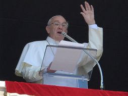 El Papa Francisco dice que lo más seguro es que Juan Pablo II y Juan XXIII sean canonizados hasta el 2014. ARCHIVO /