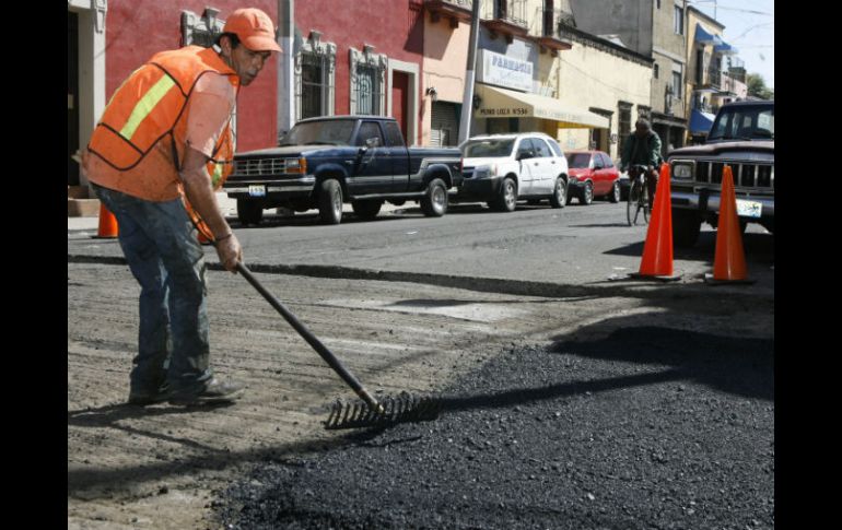 La pavimentación será con asfalto en ocho mil 300 metros cuadrados del Camino al Rosario. ARCHIVO /