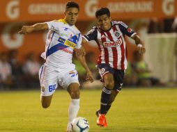 Jesús ''Chapo'' Sánchez tuvo llegadas constantes por la banda derecha y dio el pase para el segundo gol tapatío. STRAFFON IMAGES  /