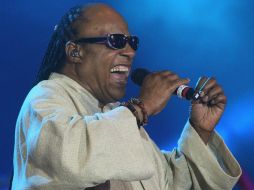 Stevie Wonder pisará por primera vez suelo chileno y argentino en próximas presentaciones agendadas para diciembre. ARCHIVO /