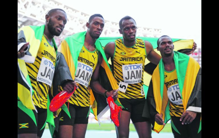 De la mano de Bolt (tercero de izq. a derecha) Jamaica cosechó una cifra récord de 12 medallas, su mayor ganancia en un Mundial. AP /