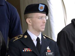 El soldado del Ejército de Estados Unidos Bradley Manning a su salida de los juzgados de Fort George. EFE /