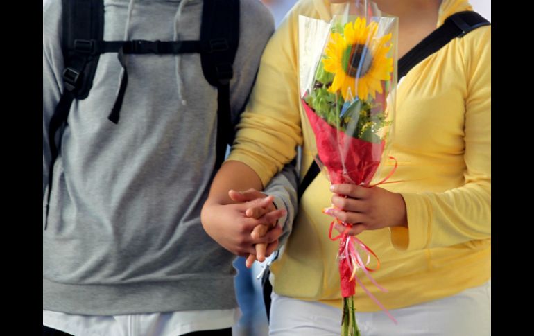 Proponerse al menos una vez por semana tener un detalle con tu pareja puede hacer divertido el camino de la cotidianeidad. ARCHIVO /