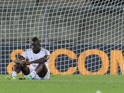 Mario Balotelli lamenta la derrota de su equipo en su presentación en el calcio. EFE /