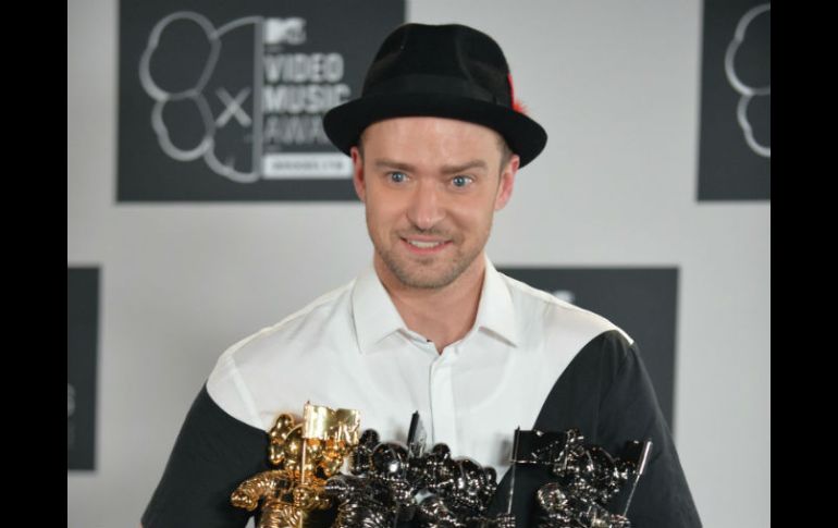 Justin Timberlake interpretó varios temas y llegó a convertirse en la estrella más premiada de la gala. AFP /