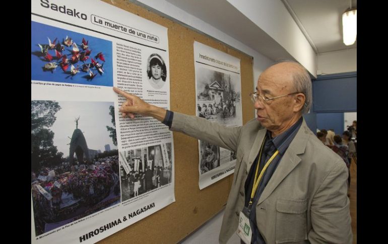 Un ''Hibakusha'' visita la escuela ''Sadako'' en Barcelona, llamada así en recuerdo a una niña víctima de los bombardeos nucleares. EFE /