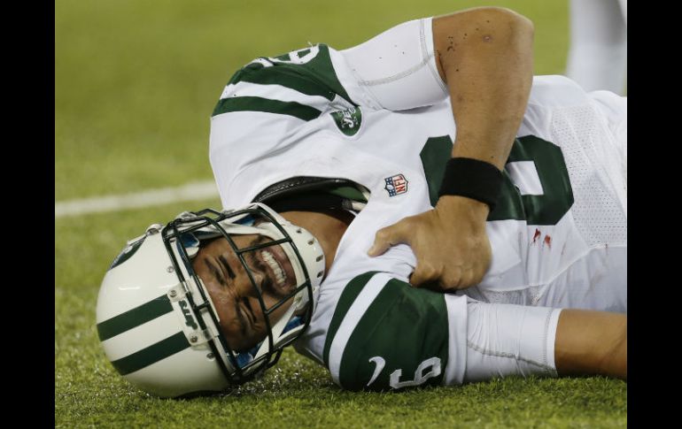 Mark Sánchez fue golpeado duramente durante el encuentro frente a los Gigantes de Nueva York. AP /