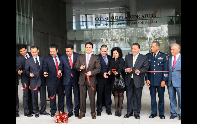 El gobernador, Aristóteles Sandoval, fue el encargado de inaugurar la nueva sede del Poder Judicial de Jalisco. EL INFORMADOR /