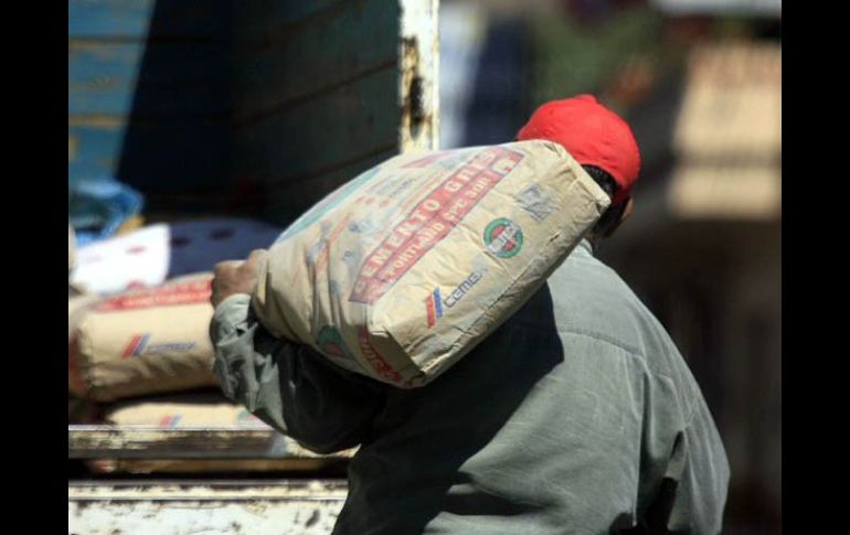 La multinacional Cemex llegó a un acuerdo con la empresa suiza Holcim para realizar una serie de transacciones. ARCHIVO /