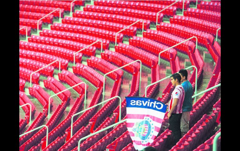 El Guadalajara avanza a buen ritmo en la Copa MX, pero el público tapatío ha dejado de asistir al Omnilife. EL INFORMADOR /