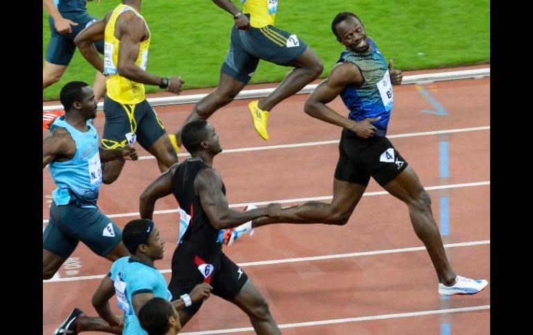 Bolt recuperó el título mundial de 100 metros en Moscú con su mejor marca del año (9.77). AP /