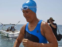 Diana Nyad tuvo que abandonar su objetivo hace un año debido a que sufrió varias quemaduras de medusas. ARCHIVO /