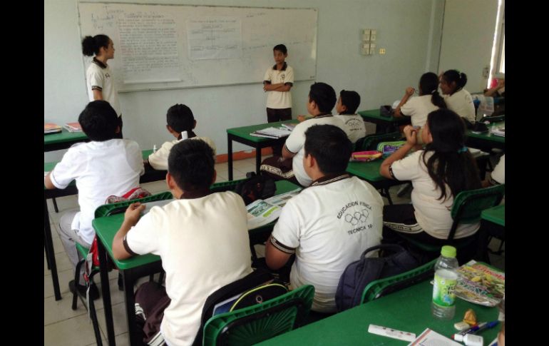 Las clases en Tabasco son impartidas por padres de familia y maestros suplentes, mientras los titulares siguen en paro. NTX /