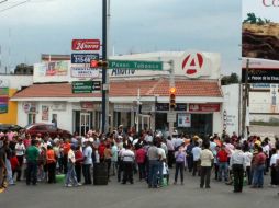 Durante varias horas de la tarde, maestros paristas de Tabasco mantuvieron bloqueadas algunas vialidades de Villahermosa. NTX /