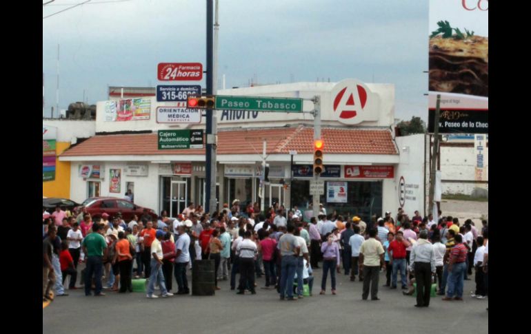 Durante varias horas de la tarde, maestros paristas de Tabasco mantuvieron bloqueadas algunas vialidades de Villahermosa. NTX /