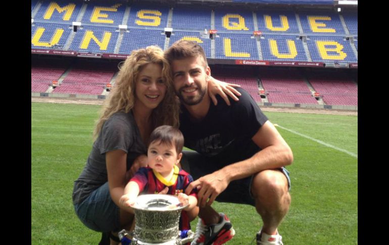 En su página de Facebook, la familia Piqué agregó un albúm titulado 'Milan en el Camp Nou'. ESPECIAL /