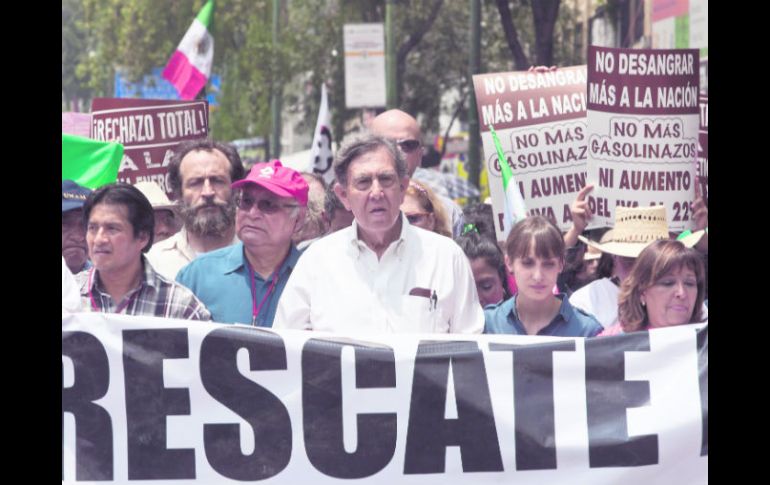 Durante la marcha, Cárdenas manifestó su respaldo a las demandas de la Coordinadora magisterial. AP /