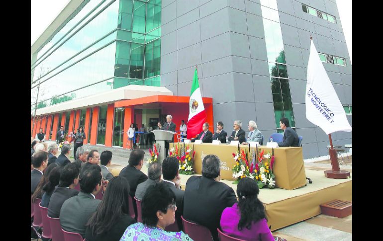 MANTELES LARGOS. La comunidad universitaria del Tec está de plácemes por su nuevo edificio. ESPECIAL /